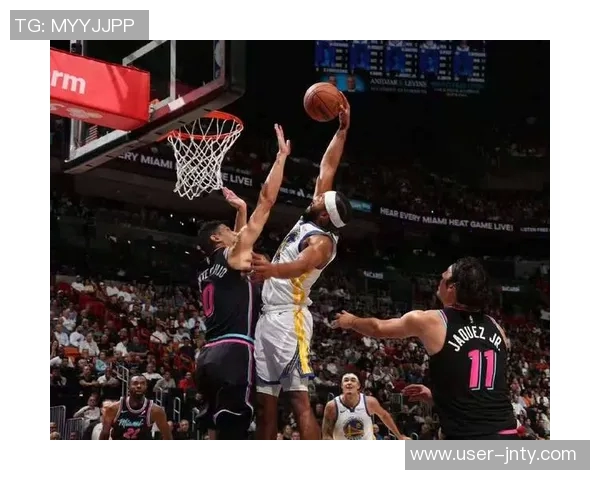 热火全队齐发力12人轮番得分8人双位数表现展现团队实力