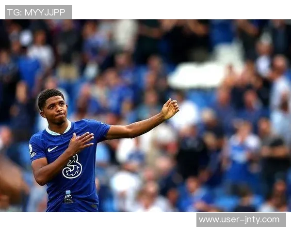 蓝军外租前锋福法纳因无证无保险驾驶被罚款12万引发关注 蓝军外租前锋福法纳因无证无保险驾驶被罚款12万引发关注