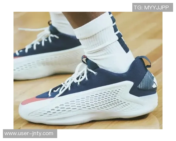 库里亲自穿搭爱德华兹AE1金牌配色PE鞋款展现独特风格与个人魅力